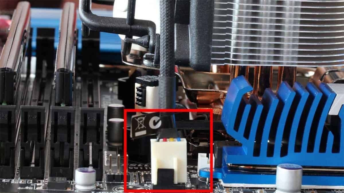 4 pin plug plugged into fan header on motherboard